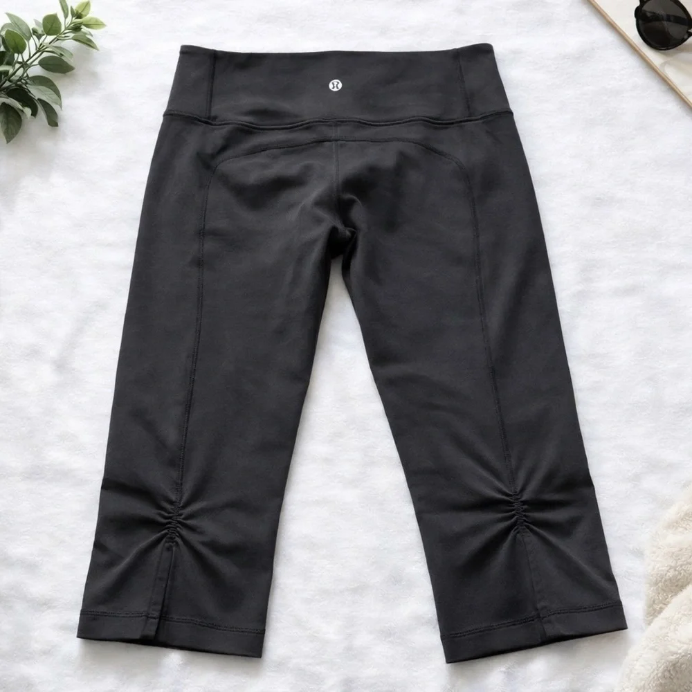 Lululemon Black Cropped Leggings Ruched Hem Size 4 - Picture 1 of 9